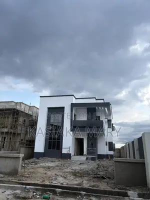 Furnished 4bdrm Duplex in Bryan’S Court Estate, Warri for sale