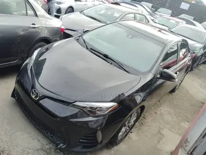 Toyota Corolla XLE (1.8L 4cyl 2A) 2018 Black