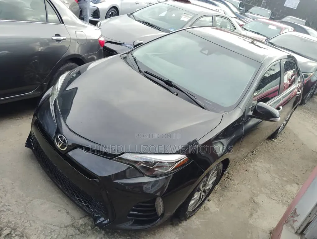 Toyota Corolla XLE (1.8L 4cyl 2A) 2018 Black