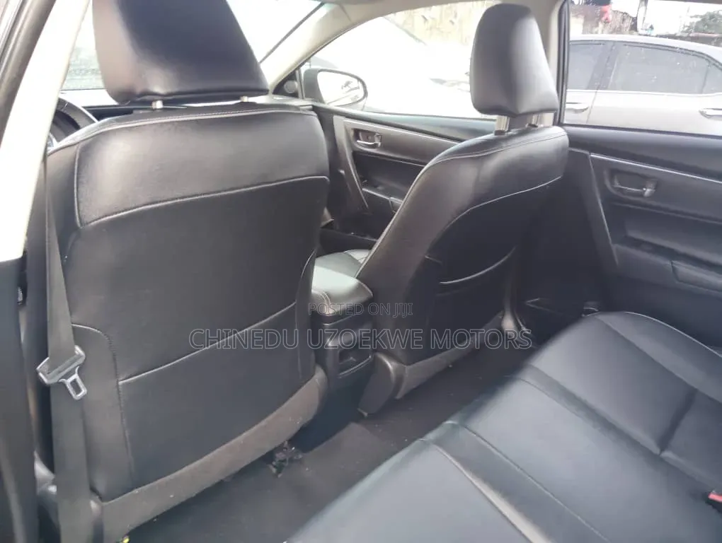 Toyota Corolla XLE (1.8L 4cyl 2A) 2018 Black