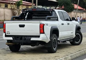 Toyota Tacoma TRD Off-Road Double Cab 4WD 5.0 ft. SB (Automatic) 2025
