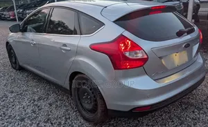 Ford Focus Titanium Sedan FWD (2.0L 4cyl 5M) 2013 Silver