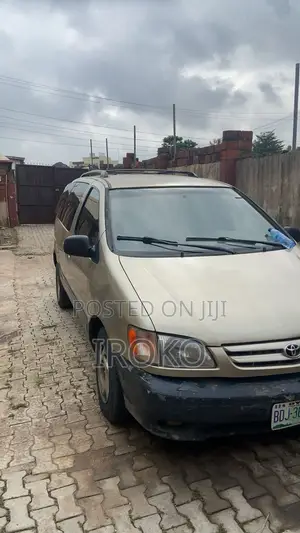 Toyota Sienna 2003 Silver