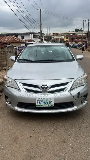 Toyota Corolla LE 4dr Sedan (1.8L 4 cyl 4A) 2009 Silver