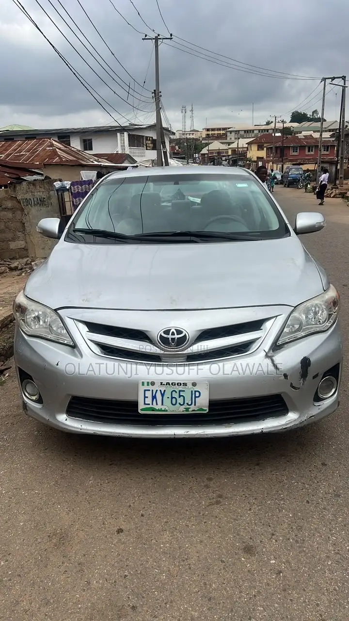 Toyota Corolla 2010 Silver