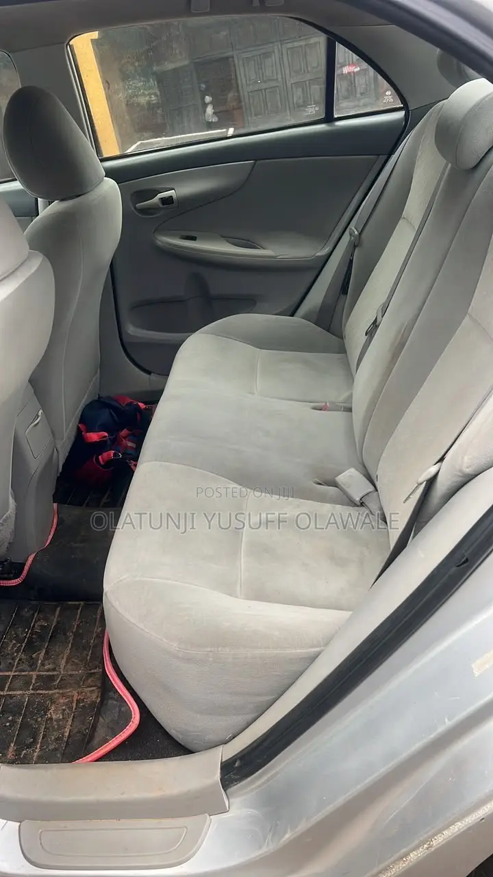 Toyota Corolla 2010 Silver