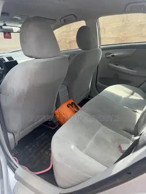 Toyota Corolla 2010 Silver