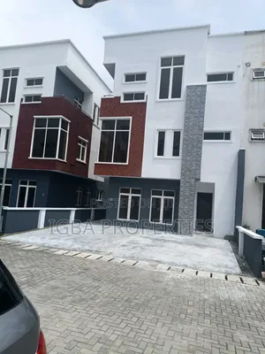 4bdrm Duplex in Jakande for sale