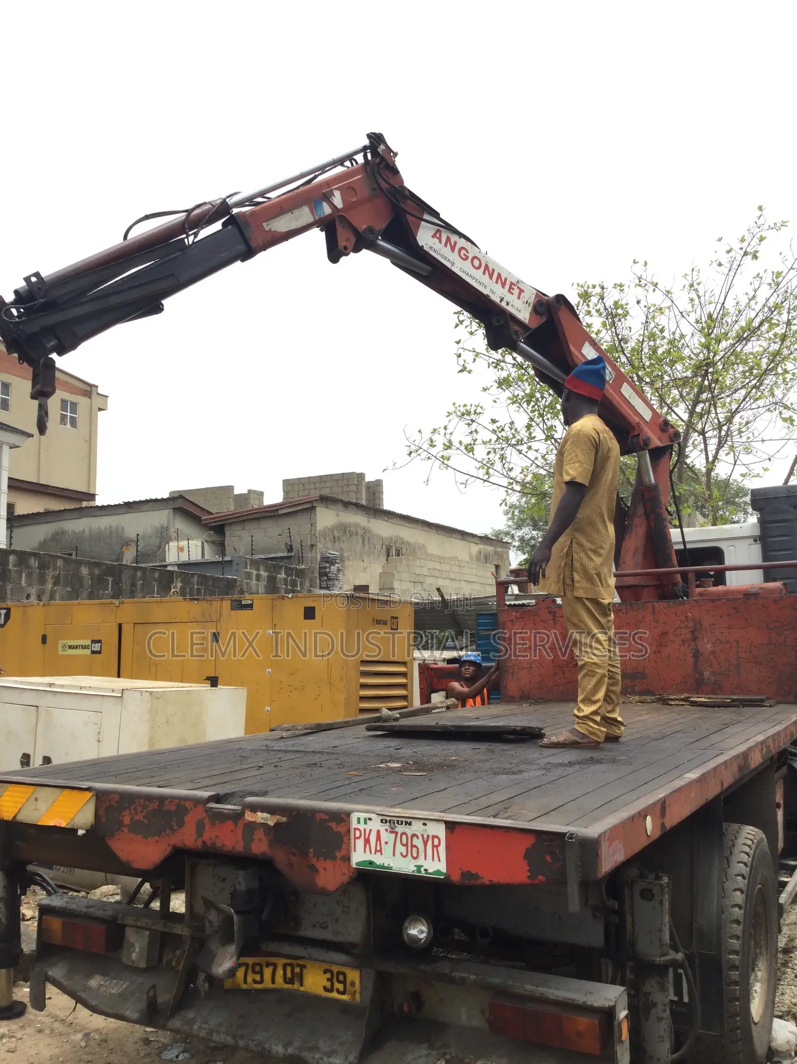 Heavy Lifting Hiab Truck Services