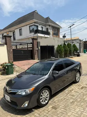 Toyota Camry XLE V6 4dr Sedan (3.5L 6cyl 6A) 2013 Gray
