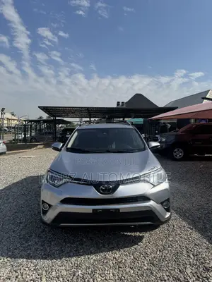 Toyota RAV4 Limited 4dr SUV (2.5L 4cyl 6A) 2018 Silver