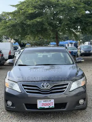 Toyota Camry LE 4dr Sedan (2.5L 4cyl 6AM) 2010 Gray