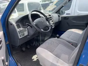 Toyota HiAce 2007 Blue