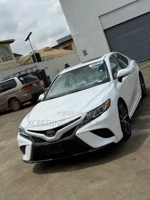 Toyota Camry SE (2.5L 4cyl 8A) 2019 White