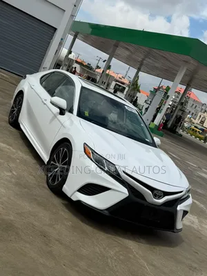 Toyota Camry SE (2.5L 4cyl 8A) 2019 White