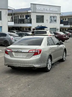 Toyota Camry XLE 4dr Sedan (3.5L 6cyl 6A) 2014 Gold