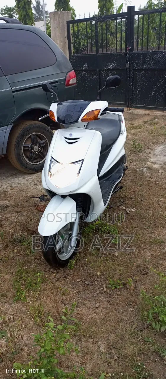 Yamaha 2007 White