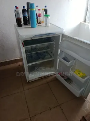 200Ltr Hotpoint Refrigerator/Fridge
