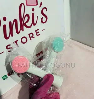 2 in 1 Face Brush