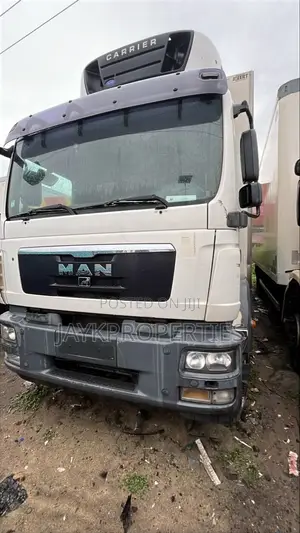 Man Box Truck (Container Body)