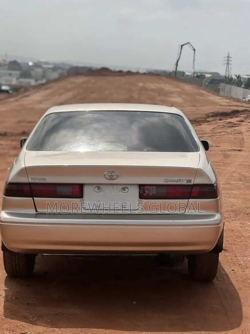 Toyota Camry Automatic 1999 Gold