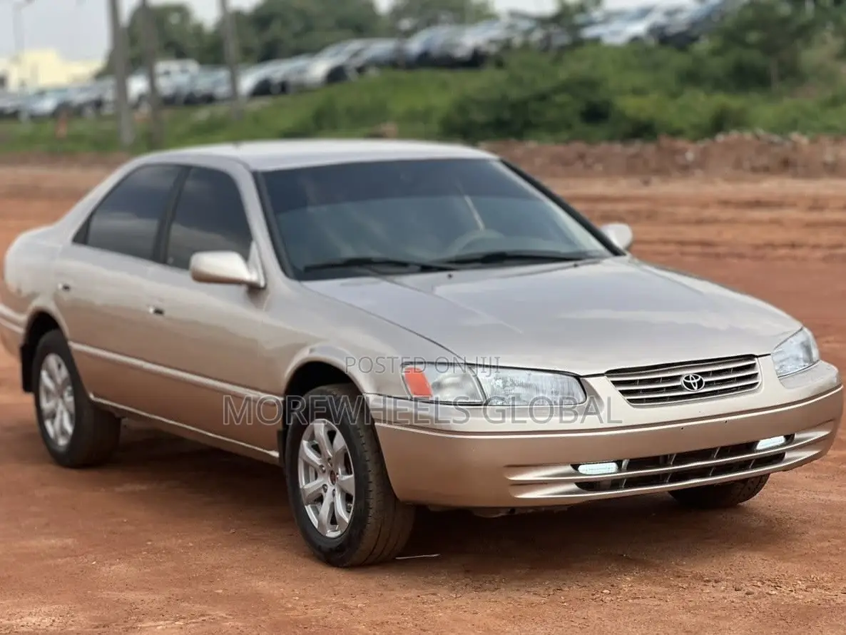 Toyota Camry Automatic 1999 Gold