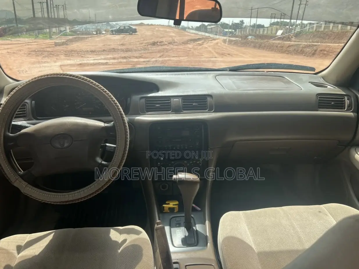 Toyota Camry Automatic 1999 Gold