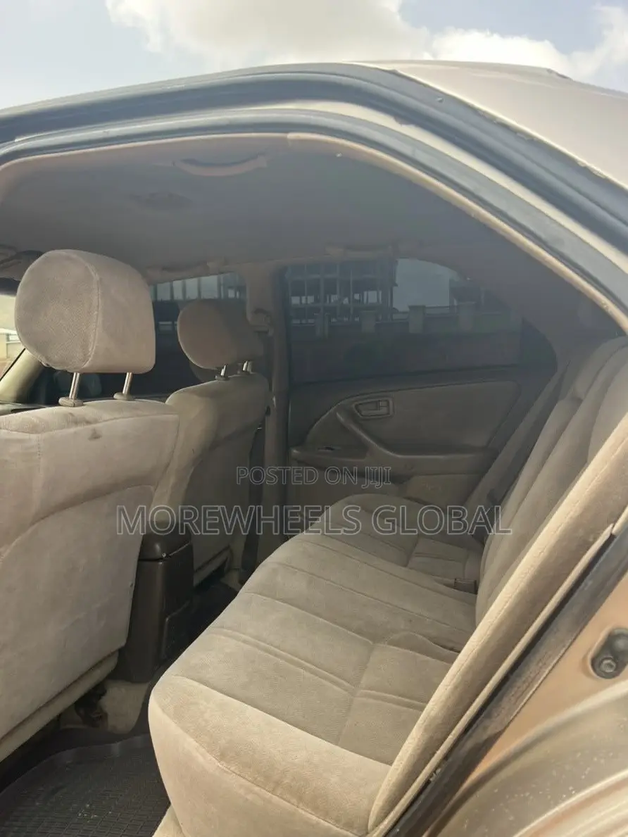 Toyota Camry Automatic 1999 Gold
