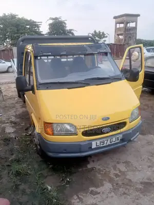 Ford E-150 1995 Yellow