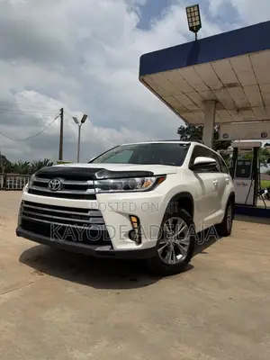 Toyota Highlander LE Plus 4dr SUV AWD (3.5L 6cyl 6A) 2015 White