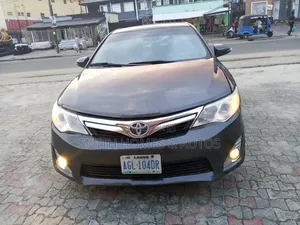 Toyota Camry XLE 4dr Sedan (2.5L 4cyl 6A) 2013 Gray