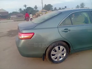 Toyota Camry XLE 4dr Sedan (2.5L 4cyl 6AM) 2010 Green