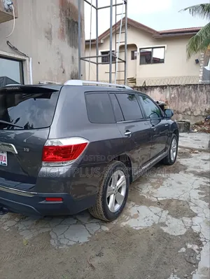 Toyota Highlander Limited 3.5L 2WD 2013 Matt Black