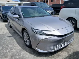 Toyota Camry XLE 2025 Gray