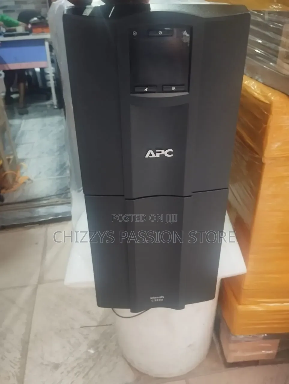 Ups(uninterruptible Power Supply APC )3000V