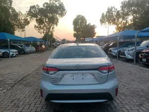 Toyota Corolla LE 2020 Blue