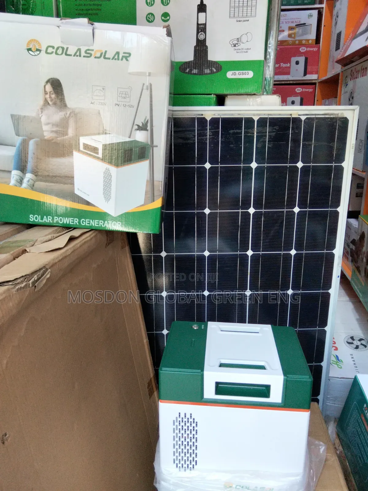 Cola 2kwh/1000w Portable Solar Generator It Can Power Basic Devices