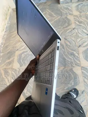 Laptop HP 14-ep0063 8GB Intel Core i5 HDD 500GB