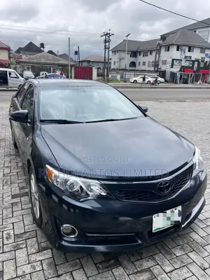 Toyota Camry XLE 4dr Sedan (2.5L 4cyl 6A) 2013 Blue