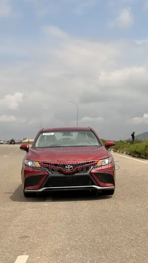 Toyota Camry SE 2023 Red