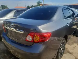 Toyota Corolla LE 4dr Sedan (1.8L 4 cyl 4A) 2009 Gray