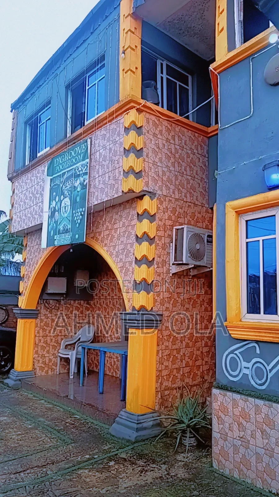 Lounge Bar and Apartment