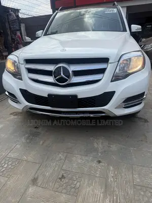 Mercedes-Benz GLK-Class Base GLK 350 4dr AWD 4MATIC (3.5L 6cyl 7A) 2015