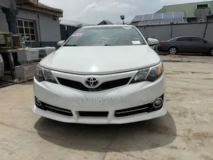 Toyota Camry SE V6 4dr Sedan (3.5L 6cyl 6A) 2012 White