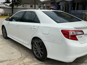 Toyota Camry SE V6 4dr Sedan (3.5L 6cyl 6A) 2012 White