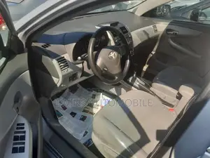 Toyota Corolla LE 4dr Sedan (1.8L 4cyl 4A) 2010 Silver