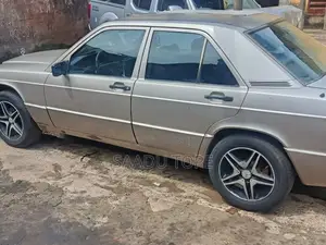 Mercedes-Benz 190E 1991 Gold