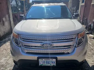 Ford Explorer XLT 4dr 4x4 (3.5L 6cyl 6A) 2013 Gray
