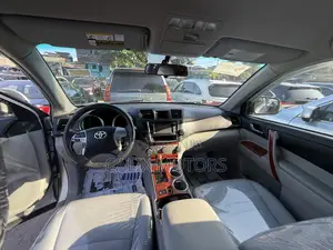 Toyota Highlander 2013 Silver