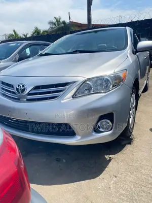 Toyota Corolla LE 4dr Sedan (1.8L 4cyl 4A) 2013 Silver